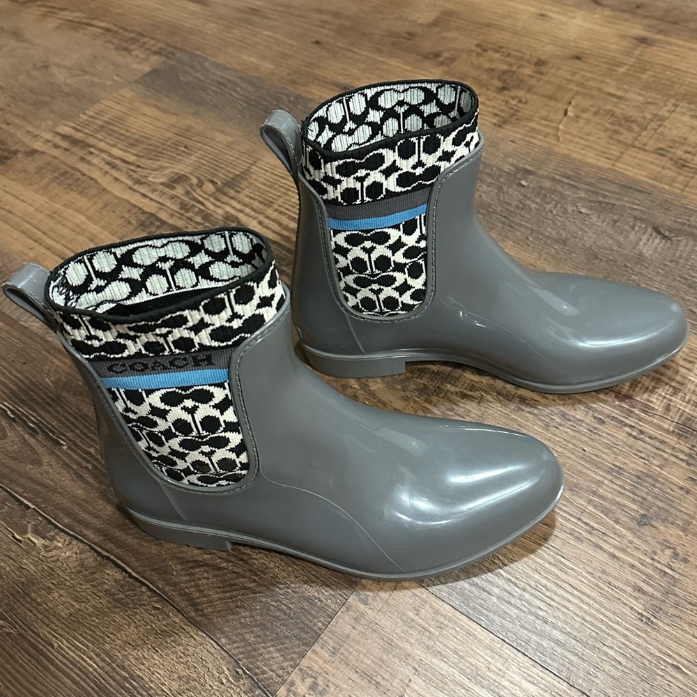 NIB Coach Chelsea Rivington Logo
Rain Booties shoe